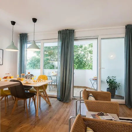 Modern Near Split