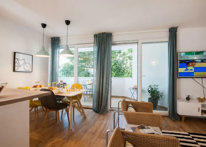 Modern Near Split