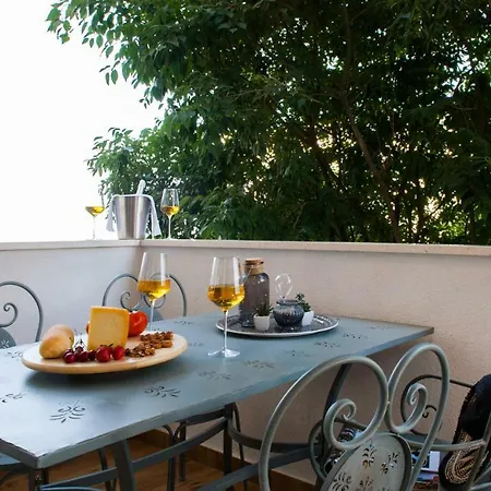 Modern Near سبليت