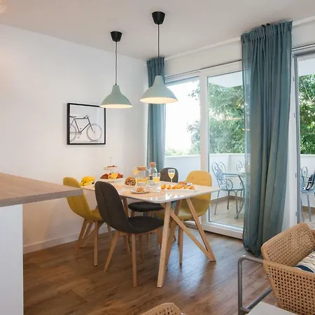 Modern Near * سبليت